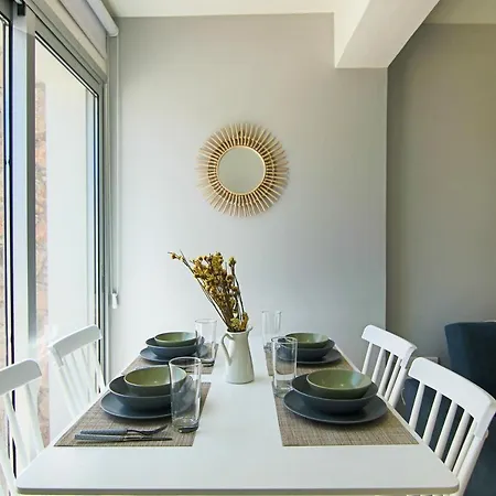 Phaedrus Living City View Fountain Court 08 Apartment *