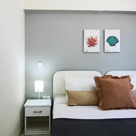 Apartment Phaedrus Living City View Fountain Court 08 *