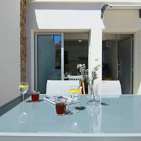 Apartment Phaedrus Living City View Fountain Court 08 *